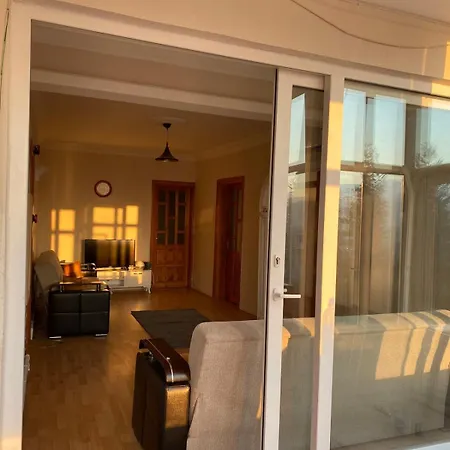 Daire Bahçeli Ve Göl Manzaralı Ev Sapanca