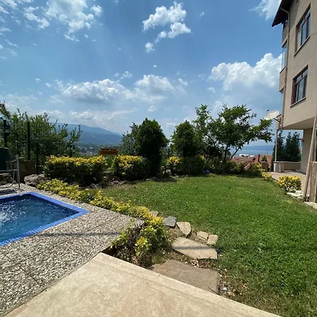 Bahçeli Ve Göl Manzaralı Ev * Sapanca