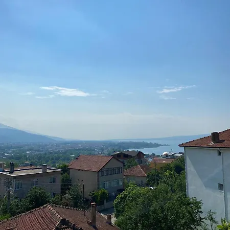 Bahçeli Ve Göl Manzaralı Ev Daire Sapanca