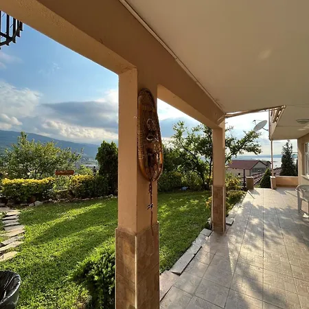 Bahceli Ve Goel Manzarali Ev * Sapanca