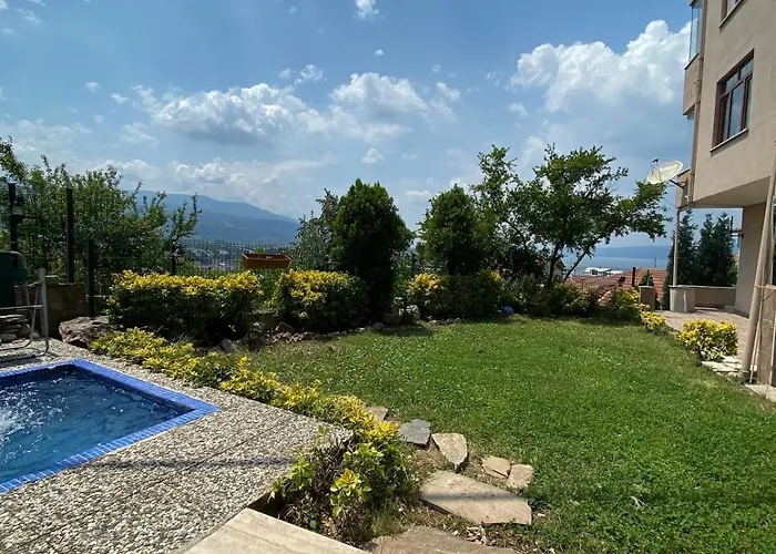 Bahçeli Ve Göl Manzaralı Ev * Sapanca