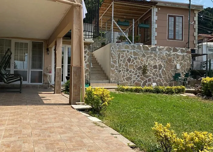 Appartement Bahçeli Ve Göl Manzaralı Ev