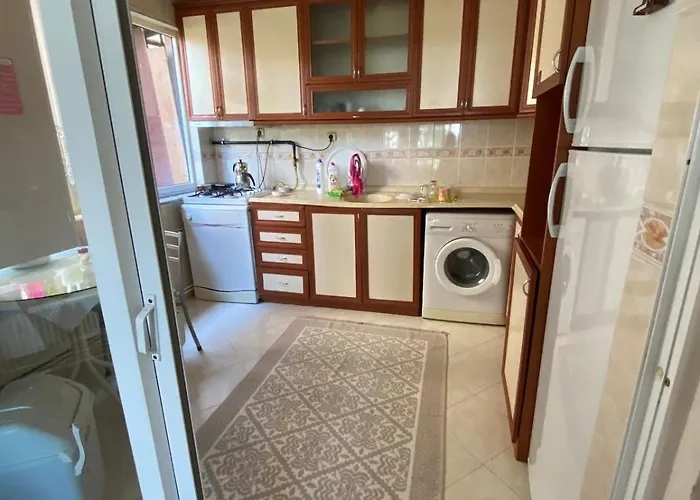 Bahçeli Ve Göl Manzaralı Ev Appartement