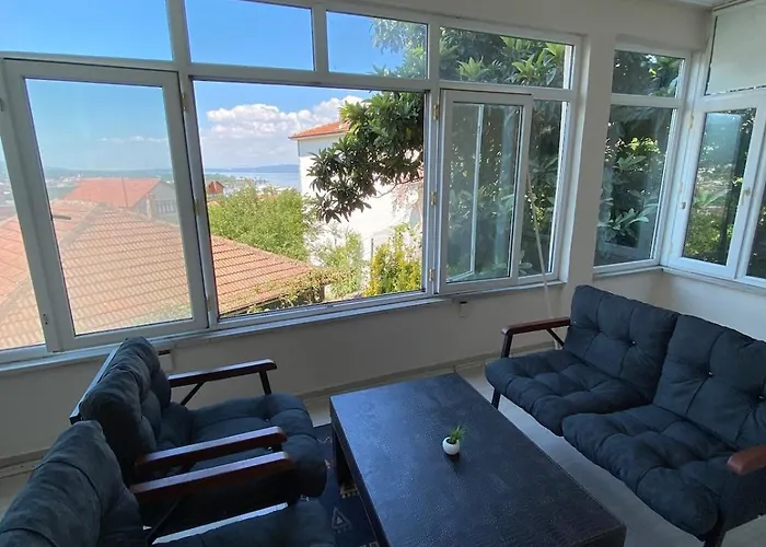 Bahçeli Ve Göl Manzaralı Ev Appartement *