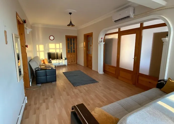 Bahçeli Ve Göl Manzaralı Ev Appartement