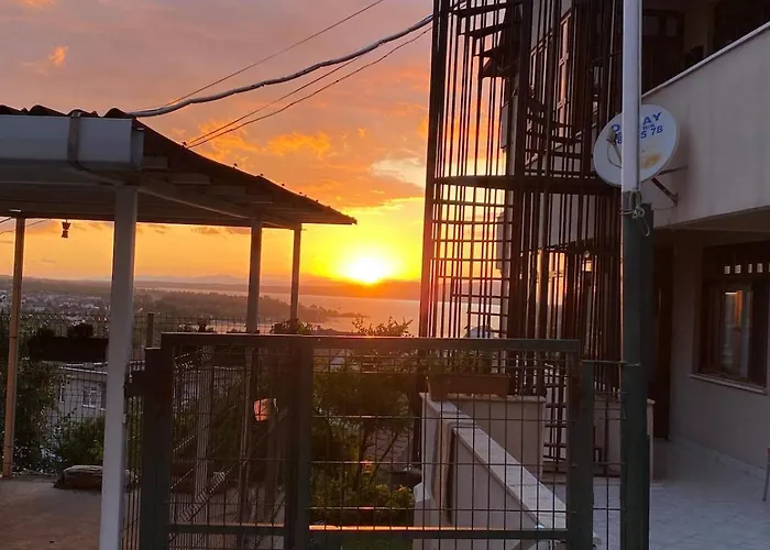 Appartement Bahçeli Ve Göl Manzaralı Ev
